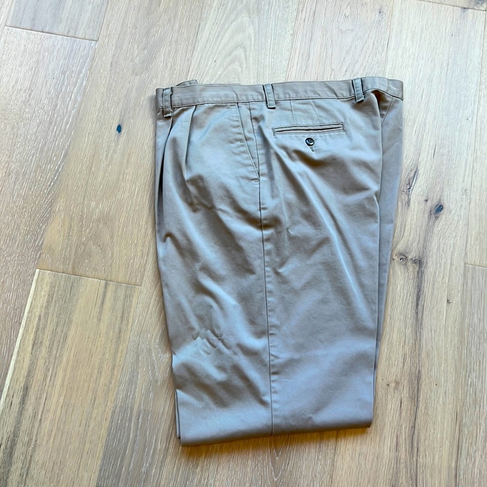 Mens Docker Khakis 40 x 32 dress pants